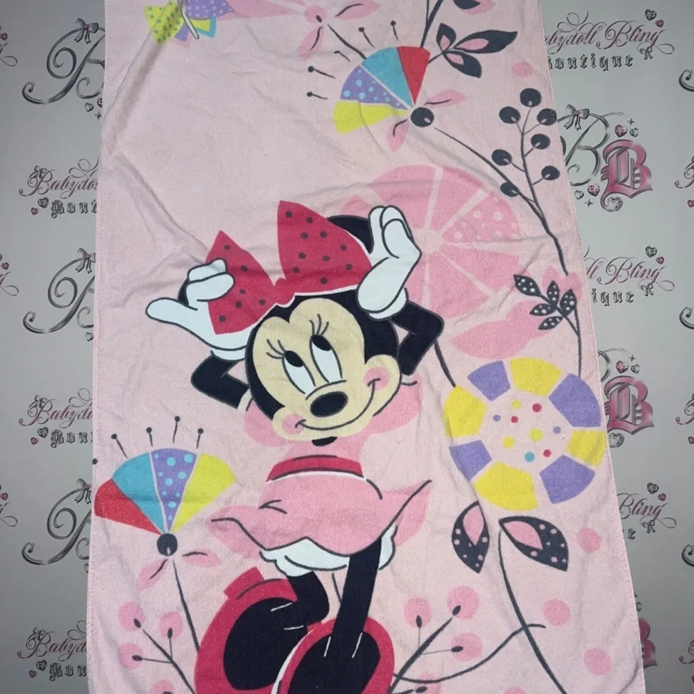 Disney towel Minnie Mouse pink beach bath 🛁 🏝️ summer cute soft Disney lover